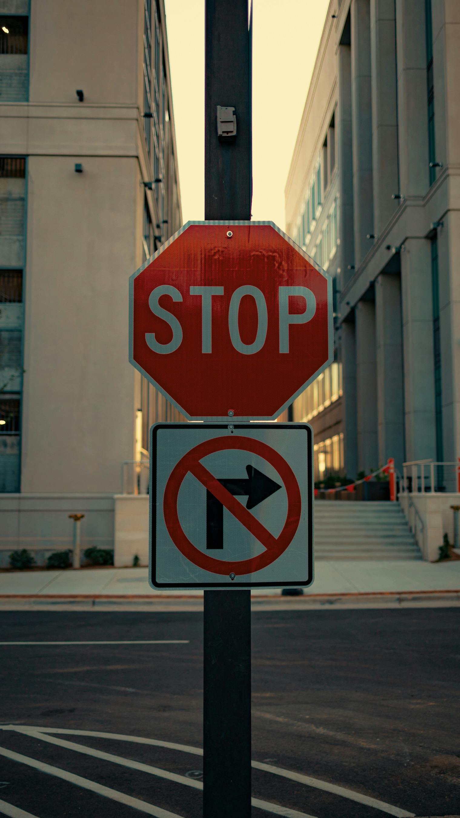 stop_dont_turn_right